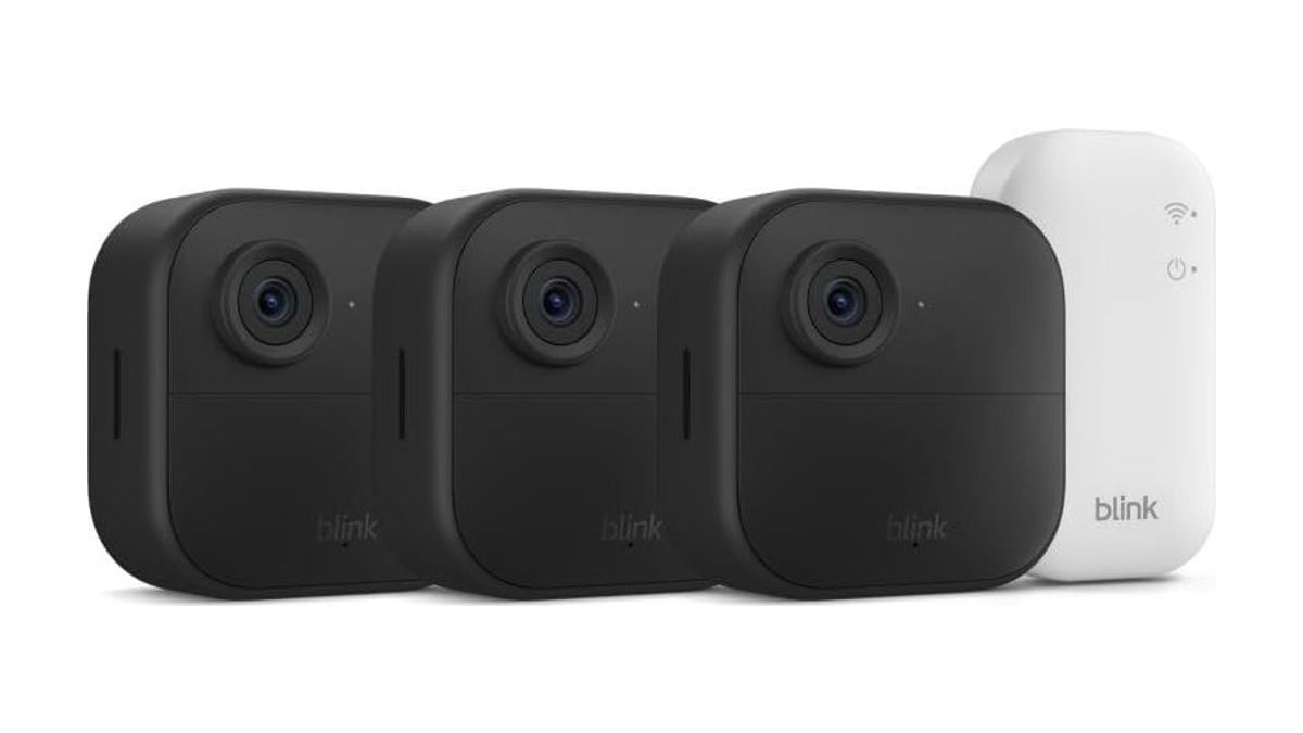 Blink Outdoor 4 - Wireless smart security camera, two-year battery life, 1080p HD day and infrared night live view, two-way talk. Sync Module Core inc